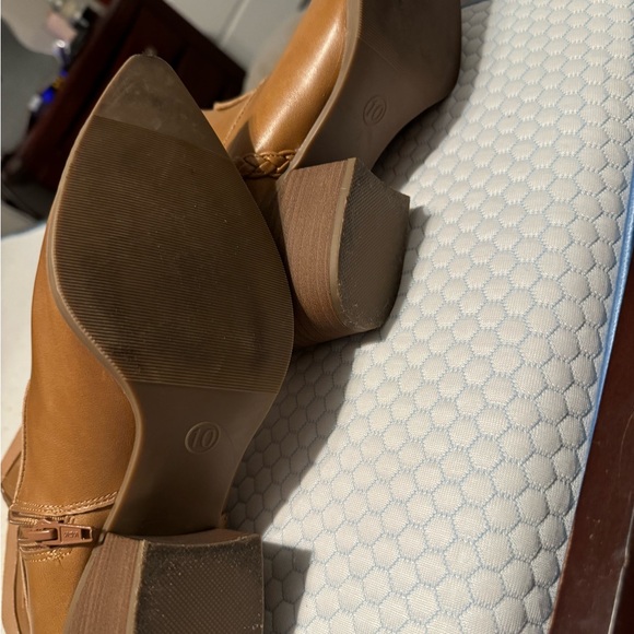 Women’s bootie cowboy boots. - Picture 5 of 6